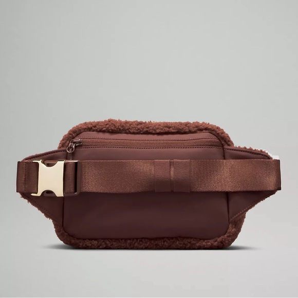 Lululemon 2L Brown Sherpa Everywhere Belt Bag in Earth Gold - Picture 7 of 11